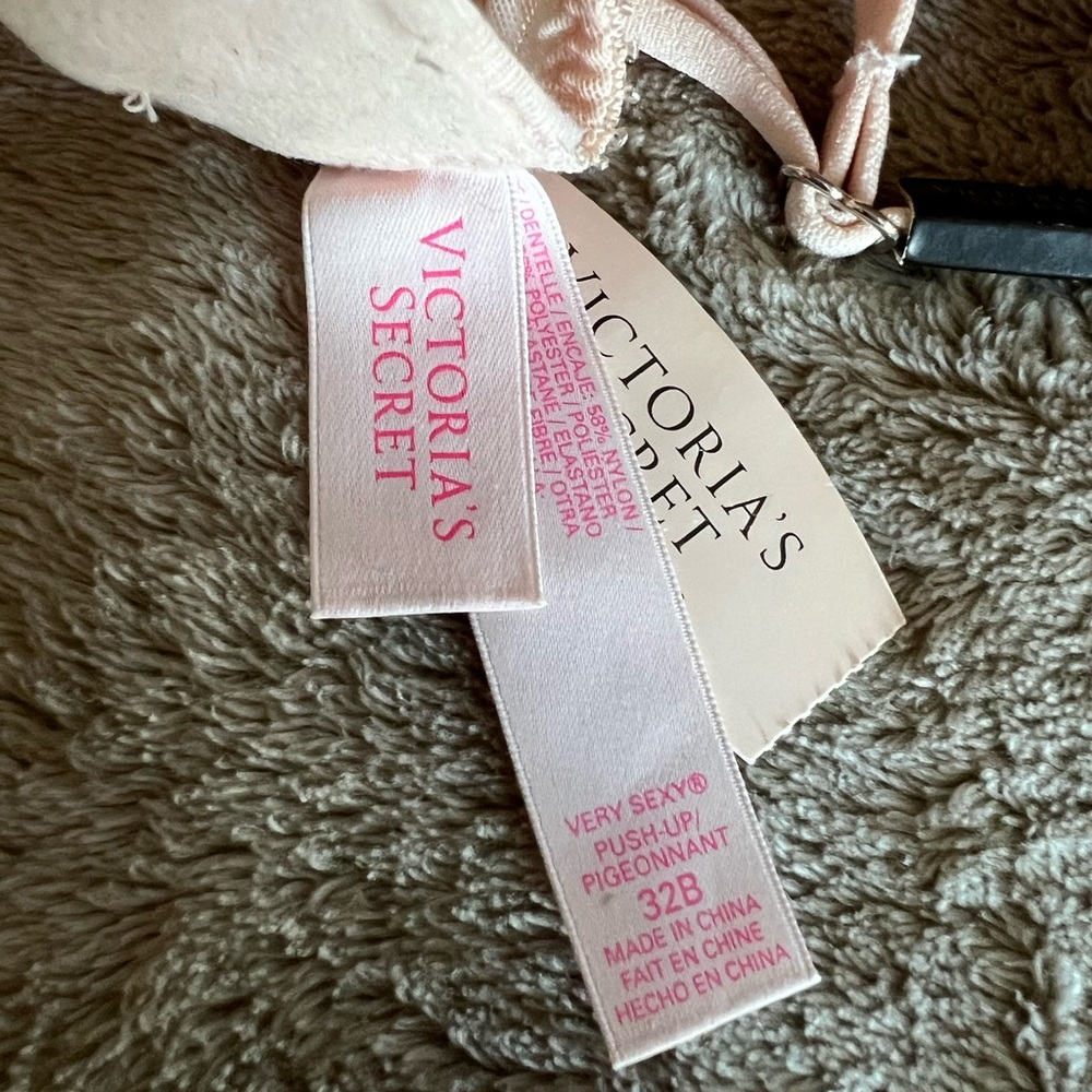 Victoria’s Secret very sexy bra - Picture 8 of 8